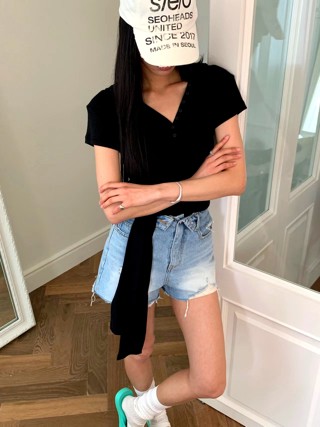 黑色