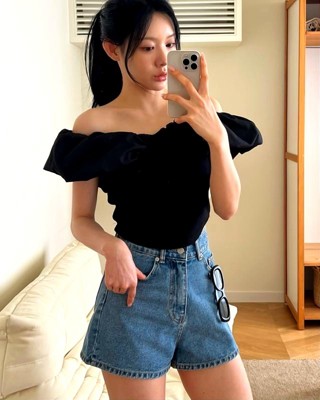 黑色