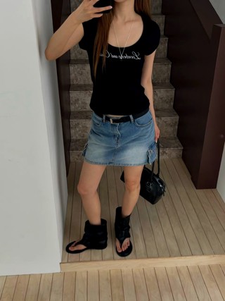 黑色