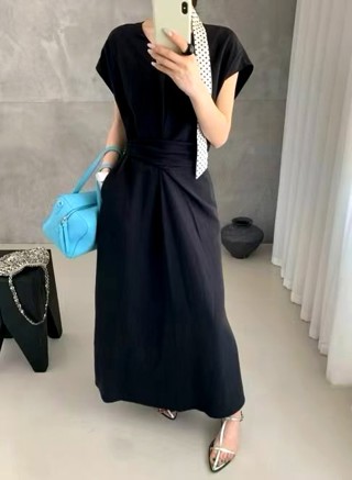 黑色