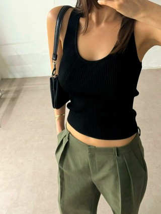黑色