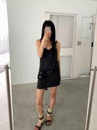 黑色