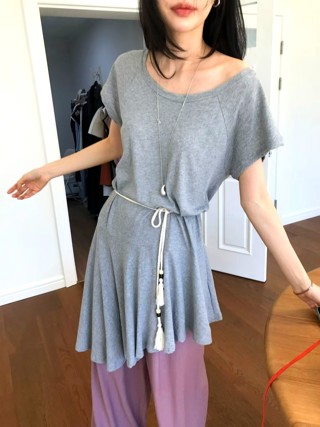 灰色