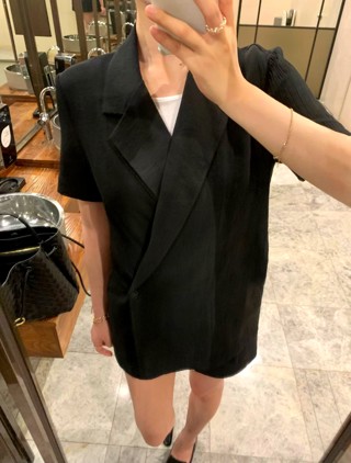 黑色