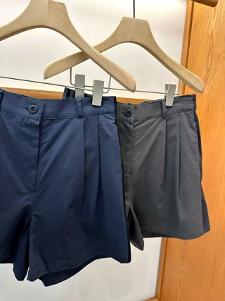 深蓝色
