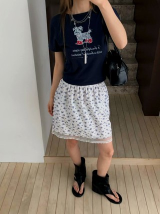 深蓝色
