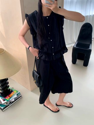 黑色