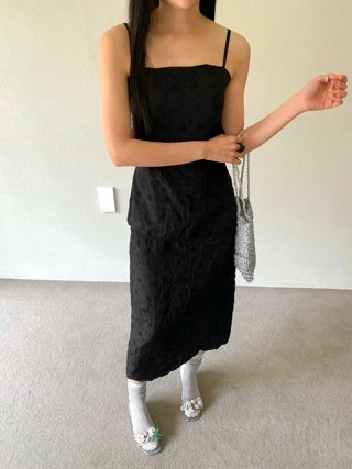 黑色
