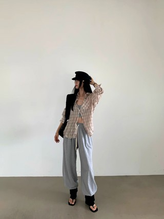 灰色