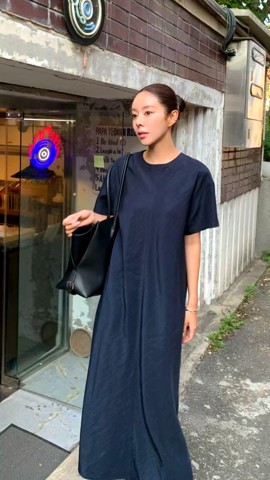 黑色