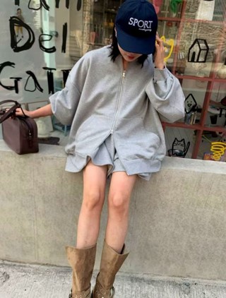 灰色