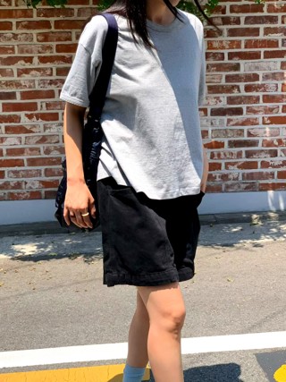 灰色