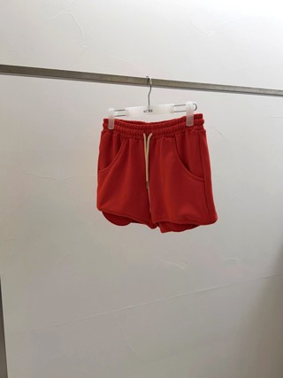 红色