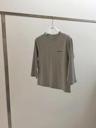 灰色