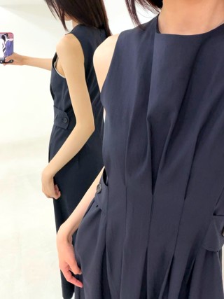 深蓝色