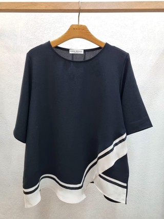 深蓝色