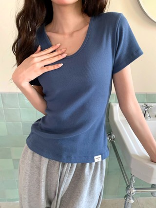蓝色
