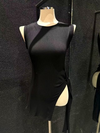 黑色