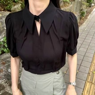 黑色