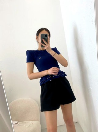 黑色