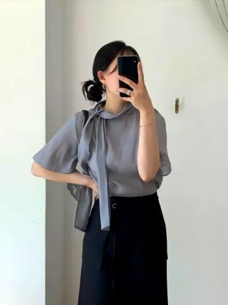 灰色