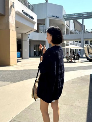 深蓝色