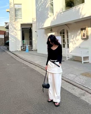 黑色