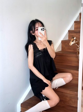 黑色