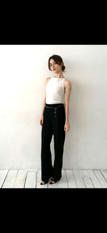 黑色