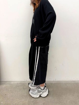黑色