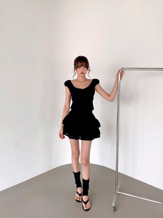 黑色