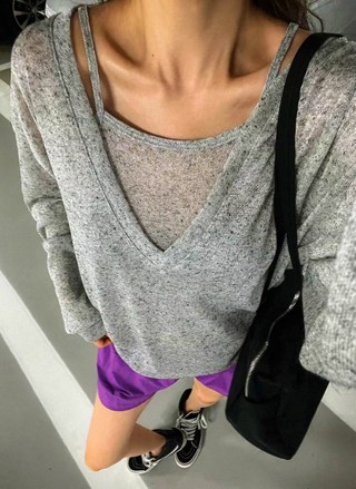 灰色