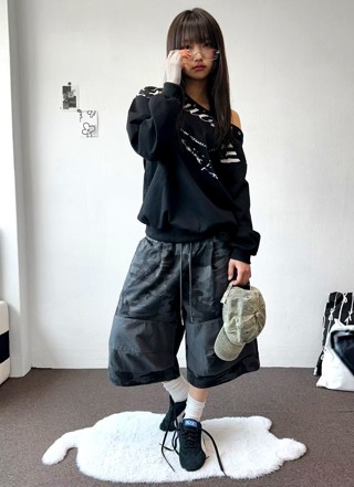 黑色
