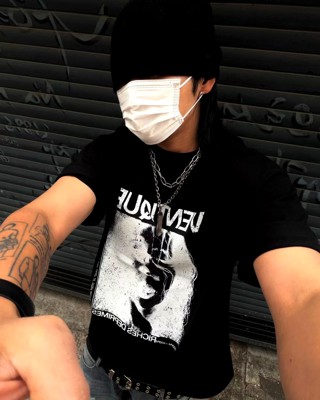 黑色
