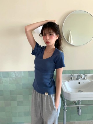 蓝色