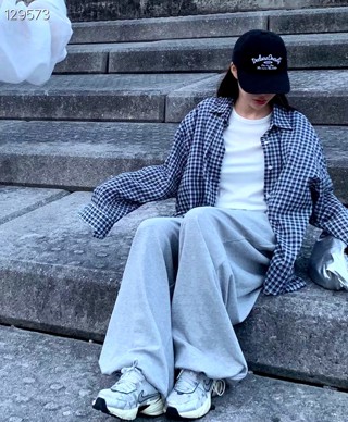 黑色