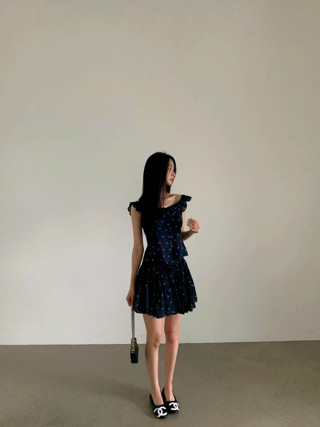 深蓝色