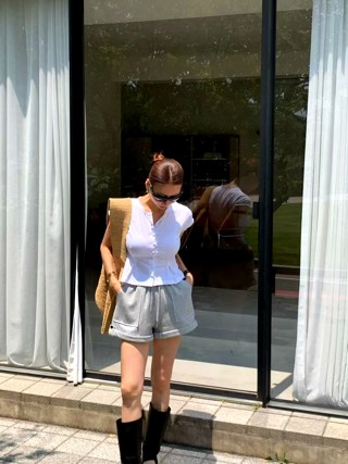灰色