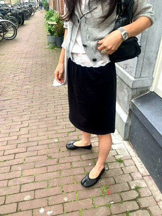 黑色