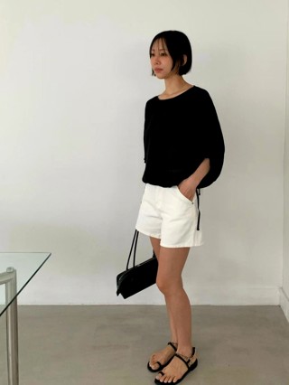 黑色