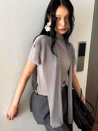 灰色