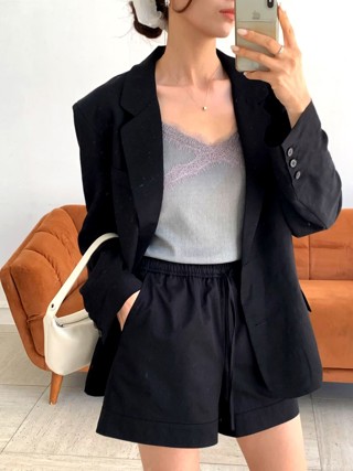 黑色