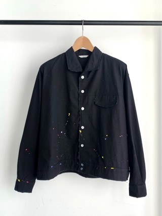 黑色