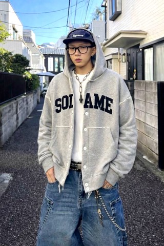 灰色