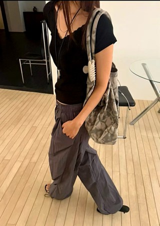 灰色