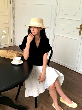 黑色