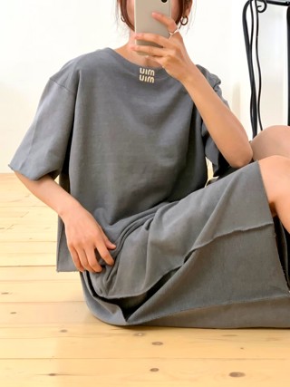 灰色