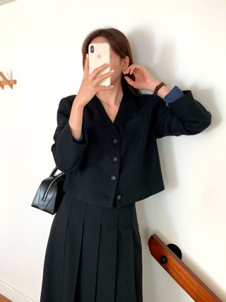 黑色