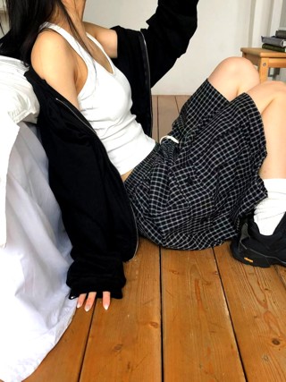 黑色