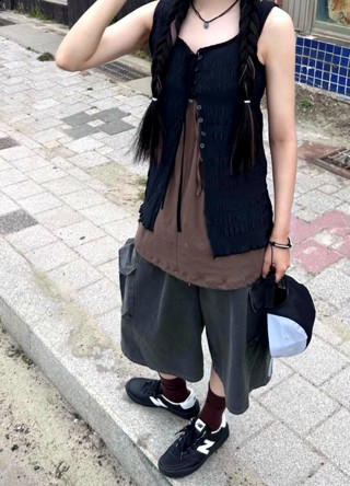 黑色